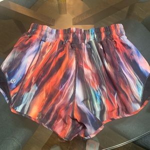Lululemon hotty hot shorts 2.5"